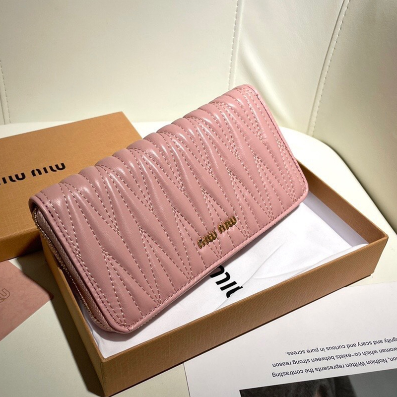 MIU MIU Matelassé Leather Card Bag