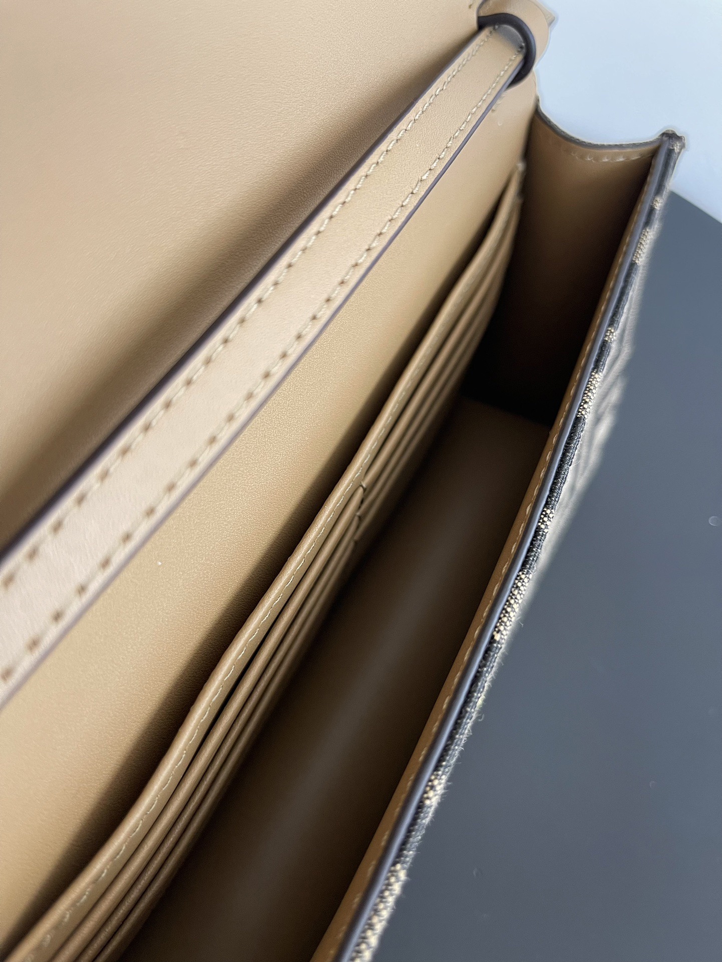 Fendi 2024 new WOC brown presbyopic chain hand armpit bag crossbody bag