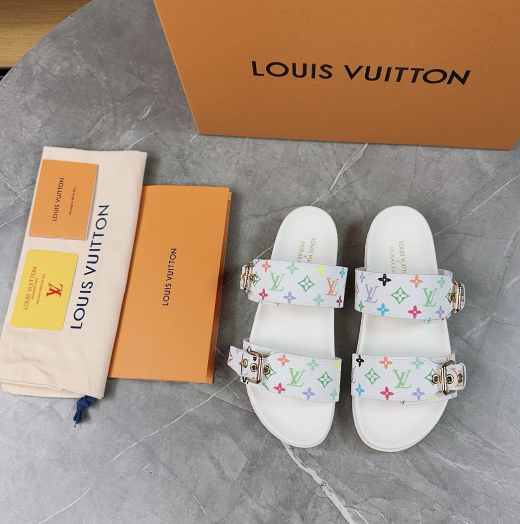 Louis Vuitton Spring and summer new fashionable and beautiful beach slippers