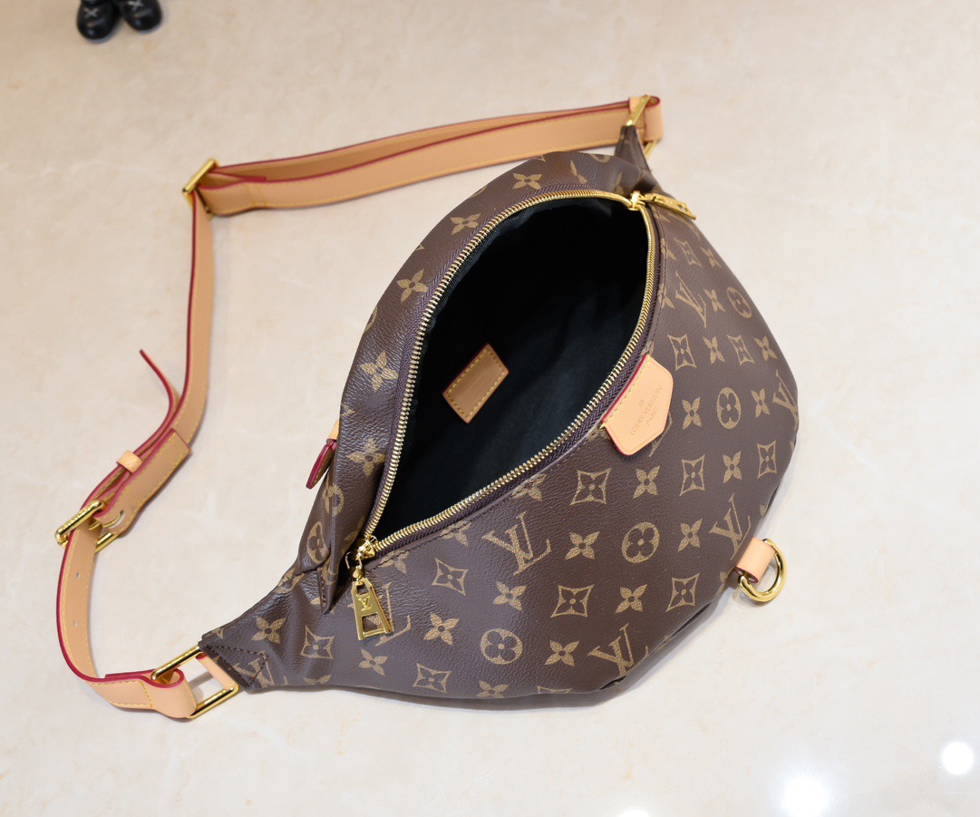 Louis Vuitton Classic Fanny Pack