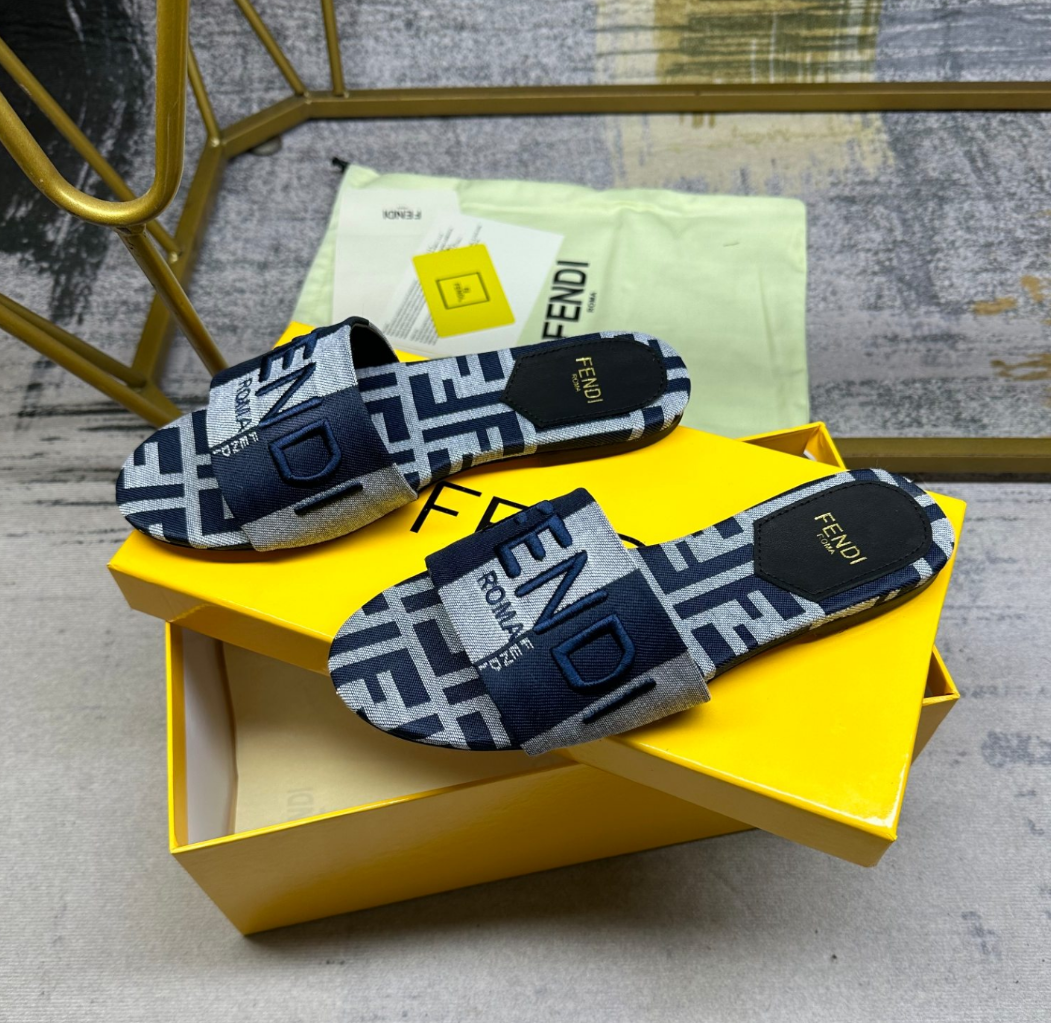 Fendi's new wide decorative striped leather flat canvas slippers