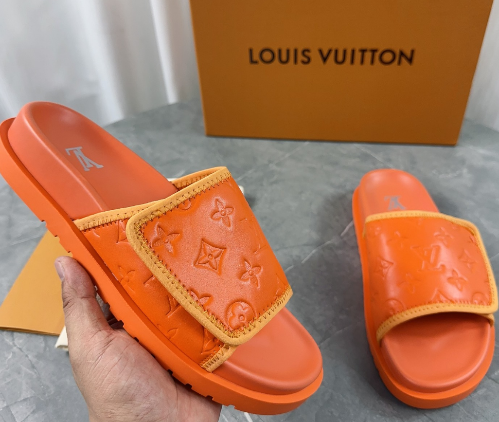 Louis Vuitton Spring and summer new fashionable and beautiful retro orange slippers