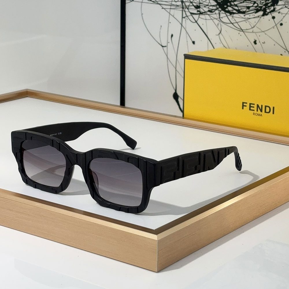 Fendi Full frame Logo Sunglasses Top quality