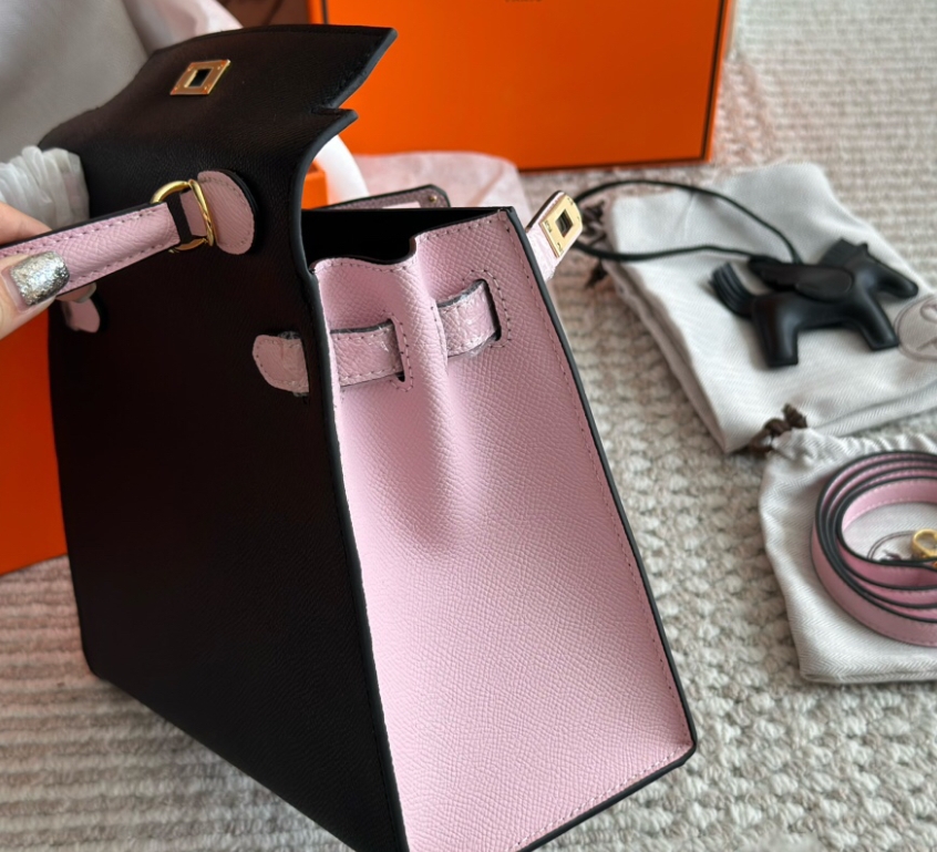 Hermès Kelly bag black and pink stitching