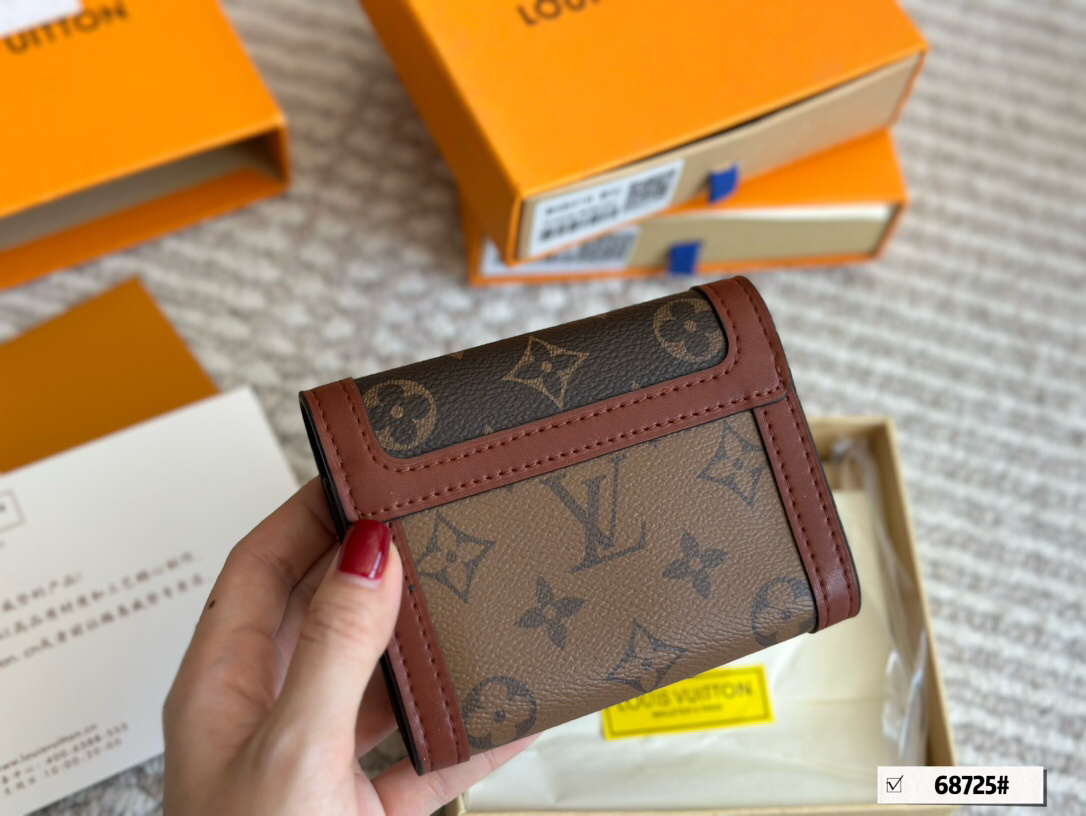Louis Vuitton Printed Small Wallet Card Holder