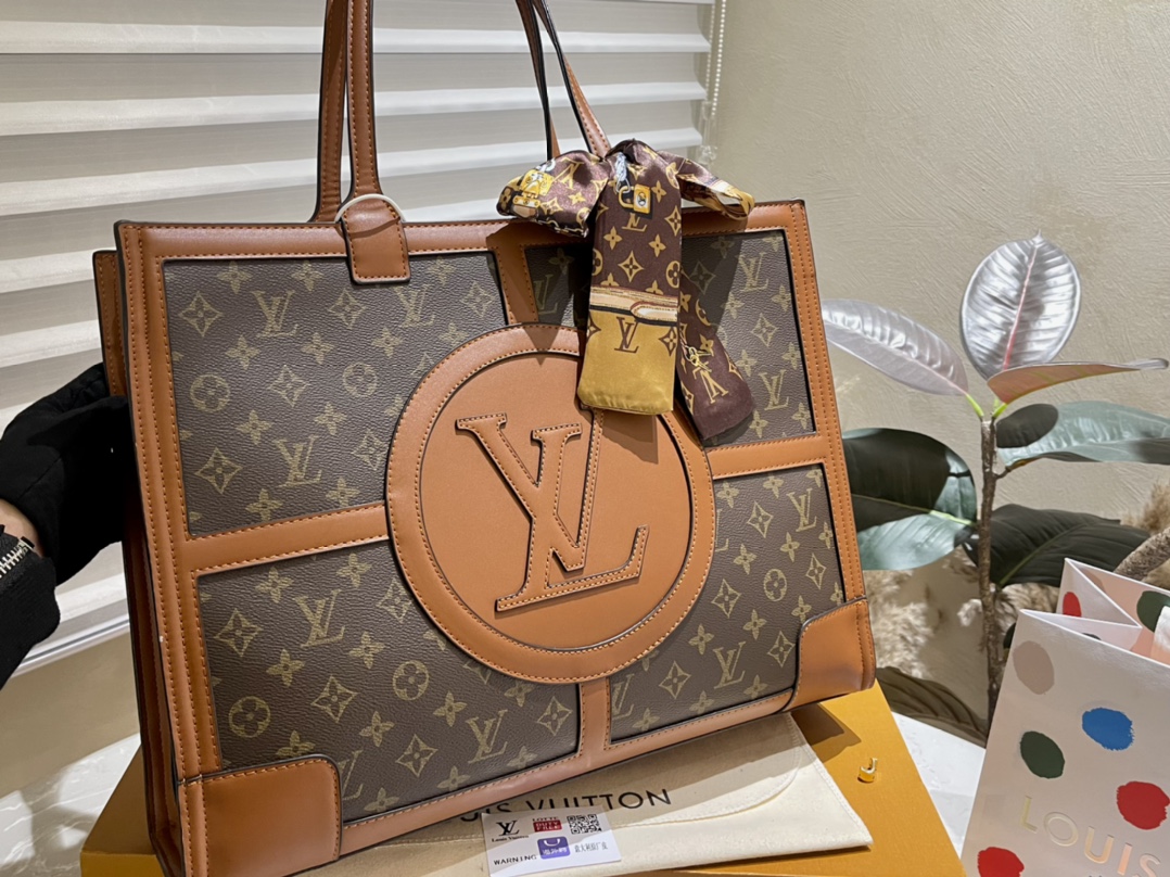Louis Vuitton Tote bag shopping bag monogram