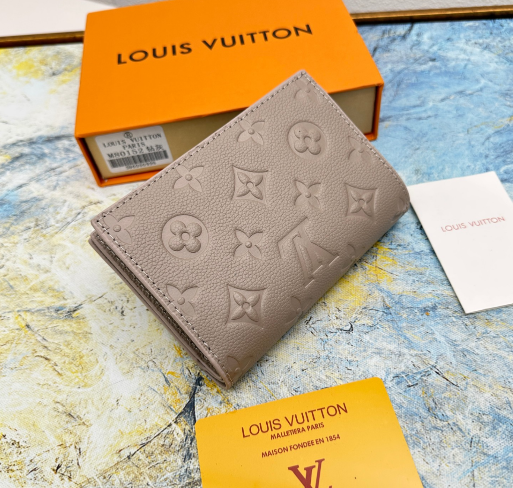 Louis Vuitton Top grain exquisite cowhide embossed zipper dark wallet