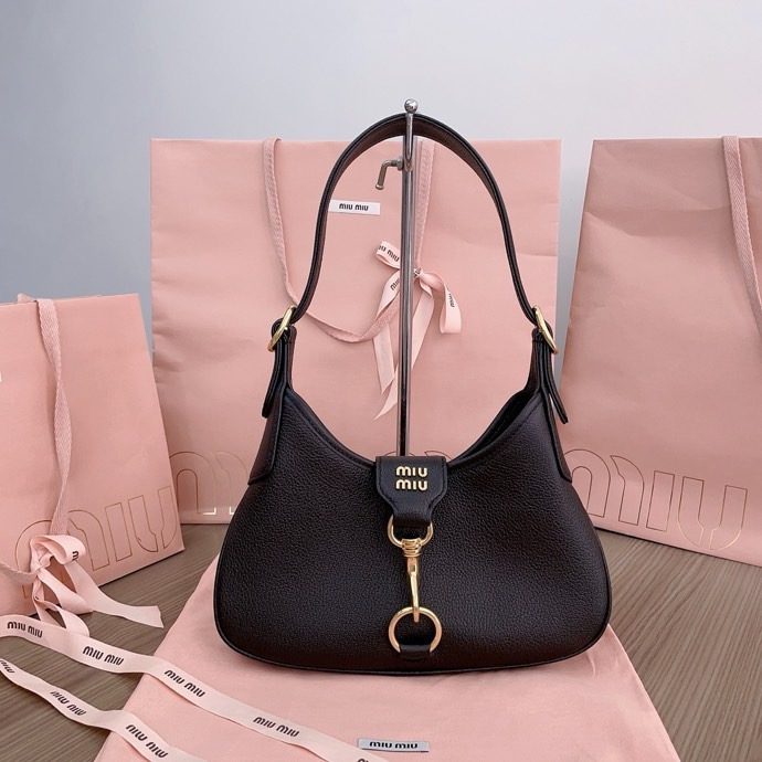 Miumiu Leather Hobo Underarm Bag01