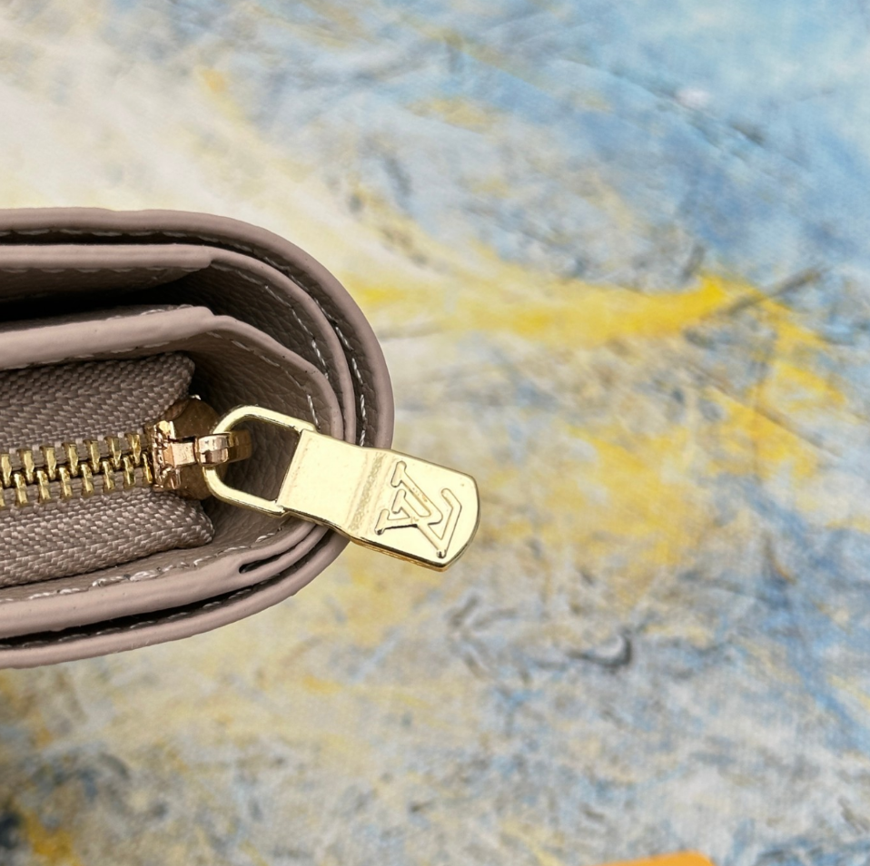 Louis Vuitton Top grain exquisite cowhide embossed zipper dark wallet