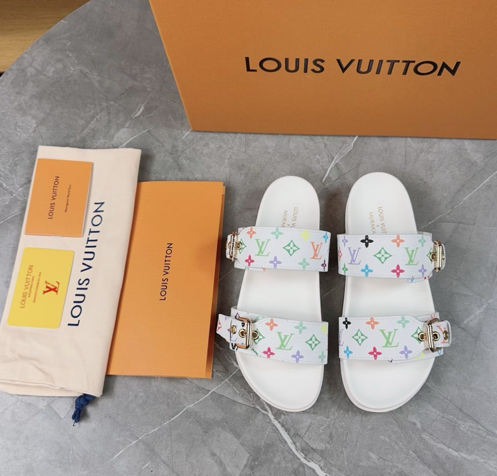 Louis Vuitton Spring and summer new fashionable and beautiful beach slippers