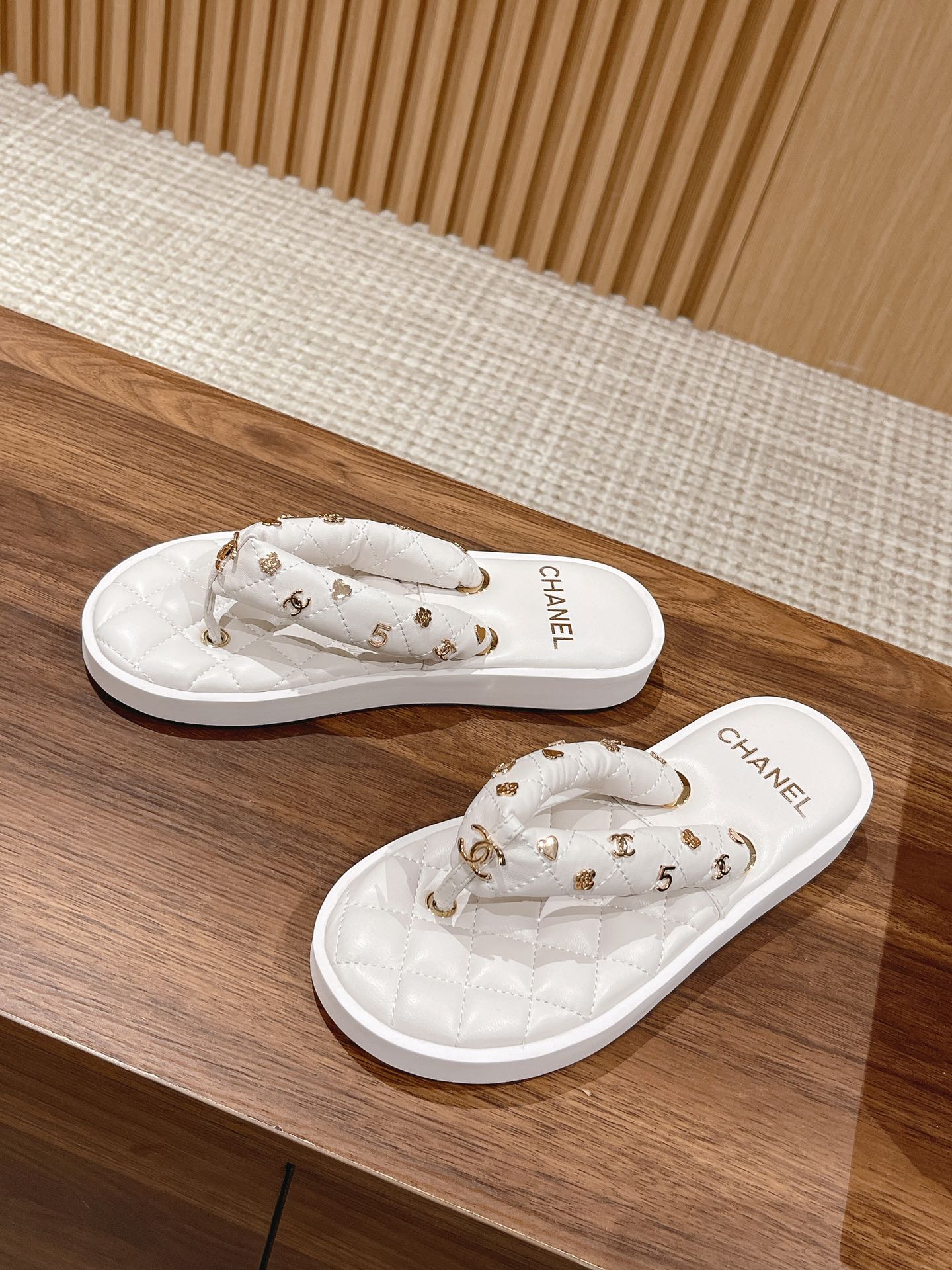 Chanel 2023 Early Spring New Slippers