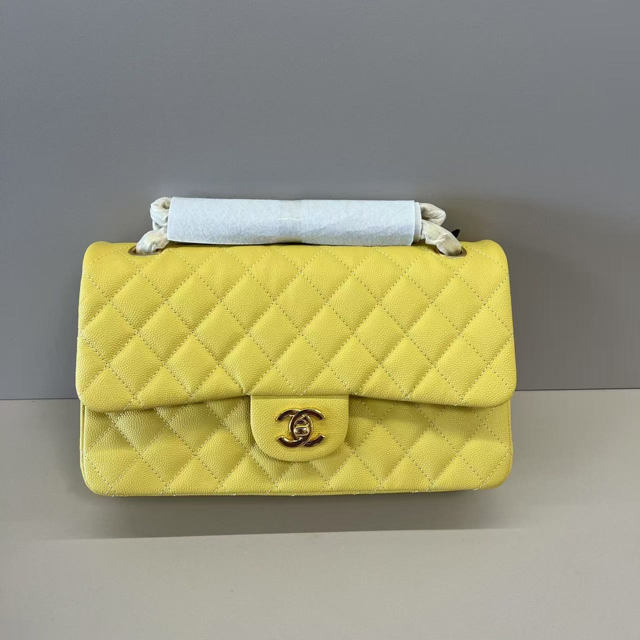 Chanel Caviar CF Medium 25CM 01