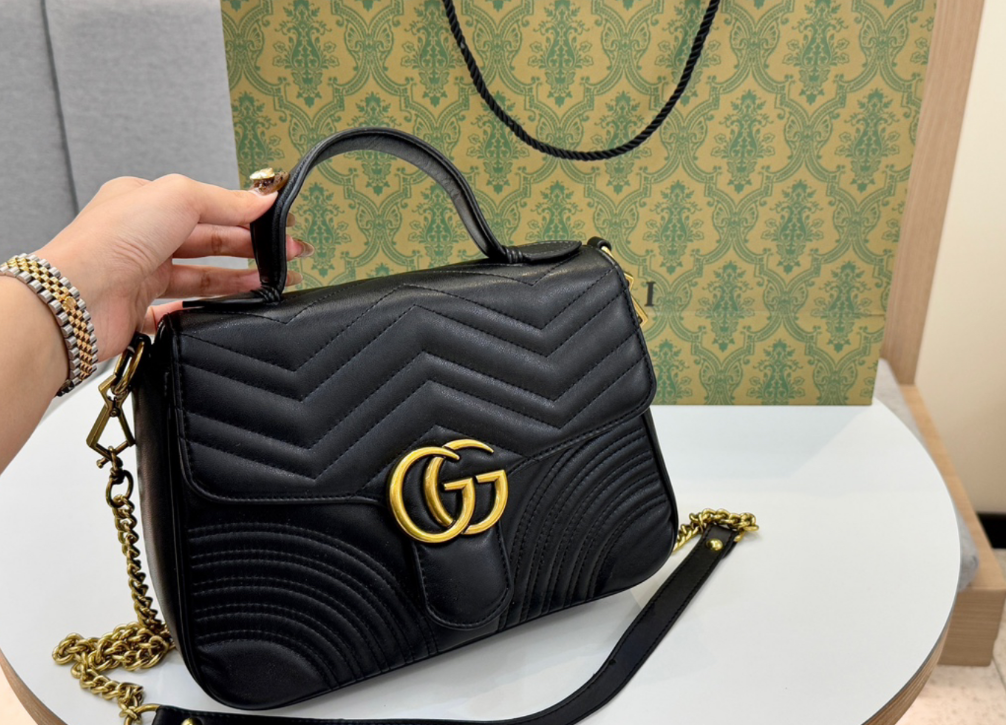 GUCCI Black Warrior Handheld Postman Bag