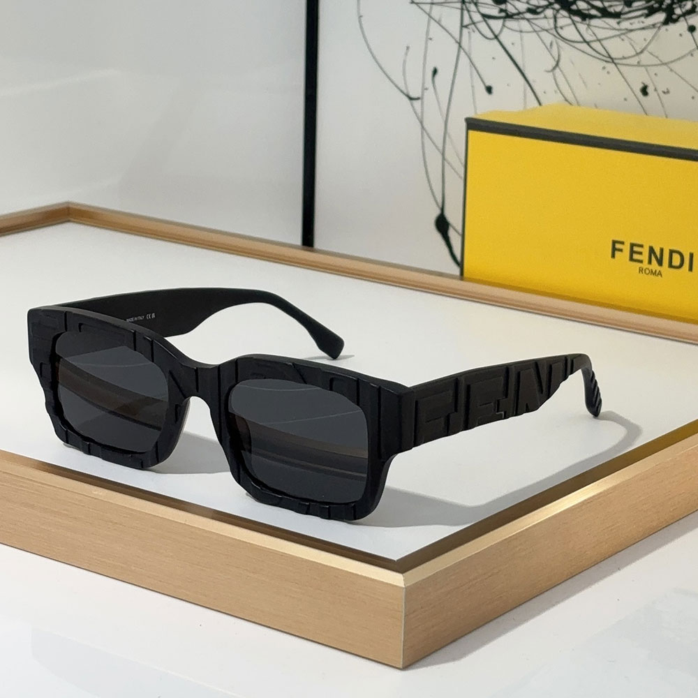 Fendi Full frame Logo Sunglasses Top quality