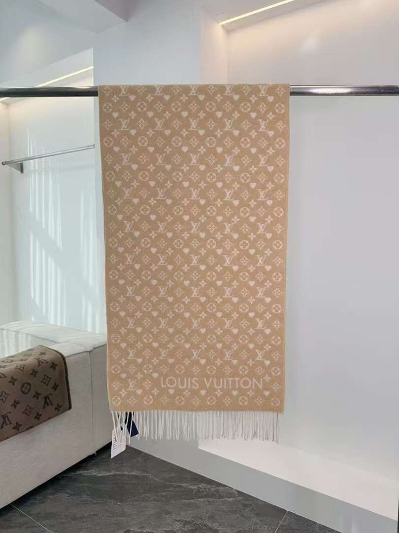 Louis Vuitton Small peach heart double sided scarf