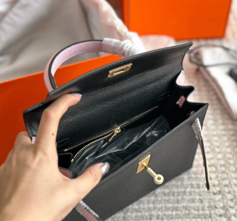 Hermès Kelly bag black and pink stitching