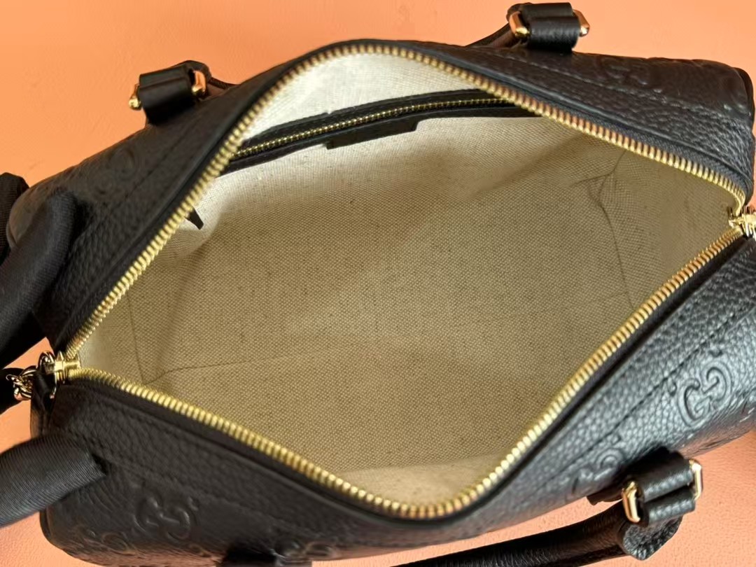 GUCCI GG Emblem small tote