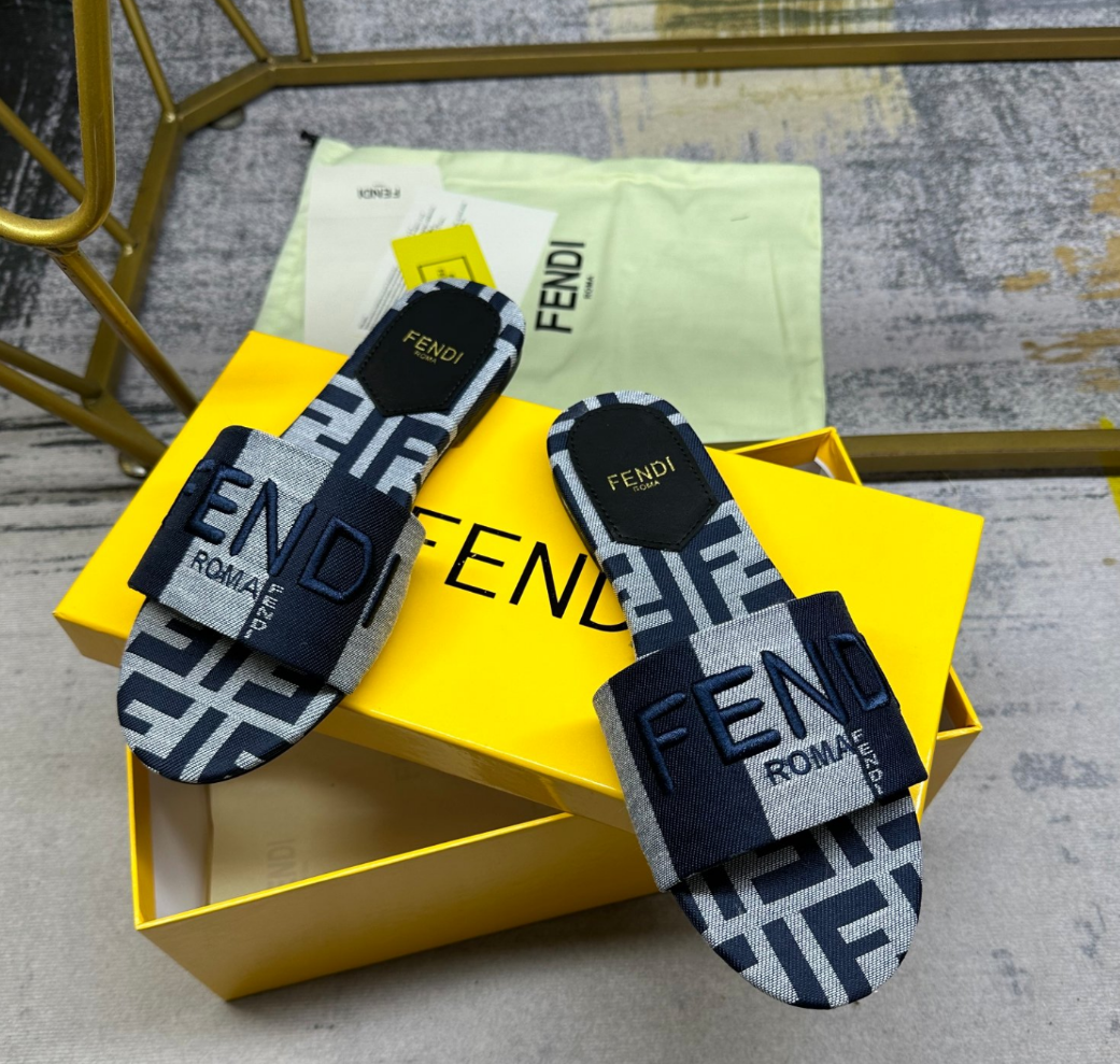 Fendi's new wide decorative striped leather flat canvas slippers