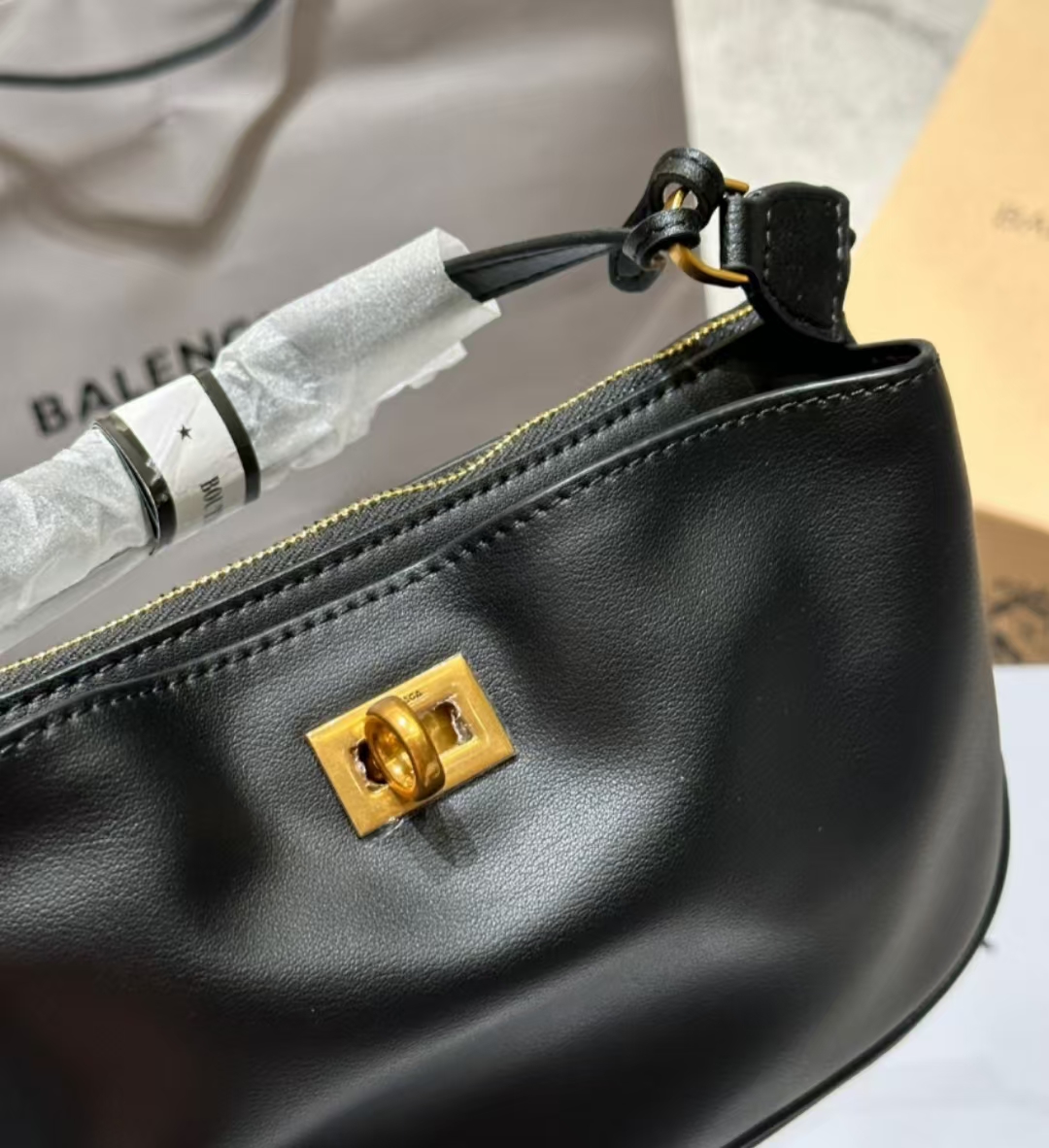 Balenciaga Redeo's new underarm bag