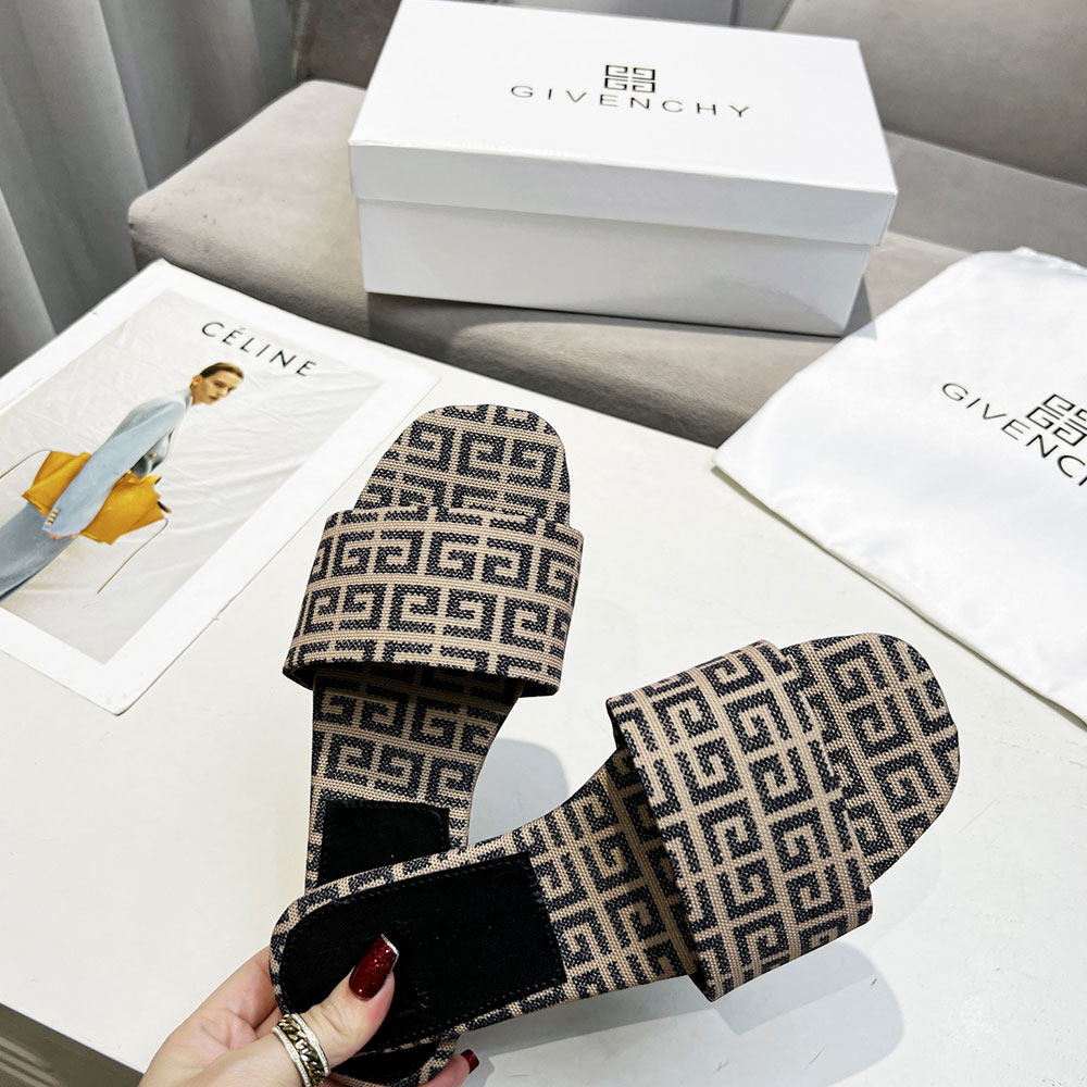 Givenchy Comfortable Flat Flip-flops Slide Sandal