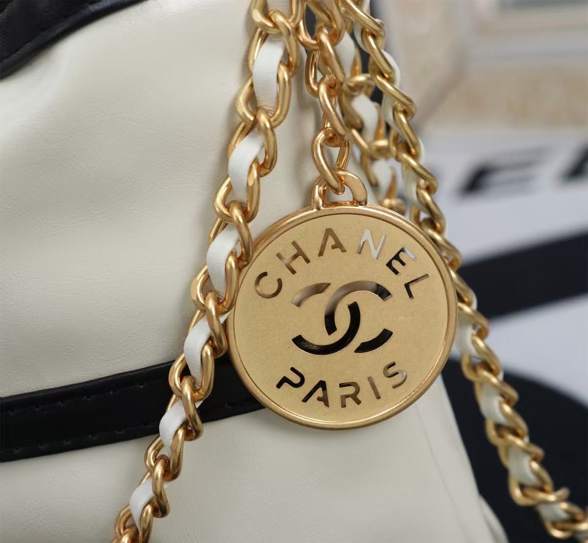 Chanel chain bag shoulder bag
