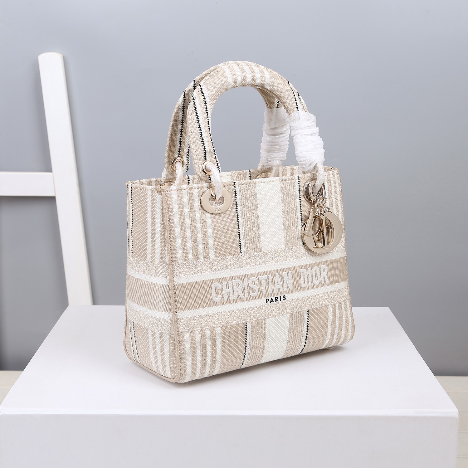 Dior The LADY D-LITE Bag Gray Toile de Jouy Reverse Embroidery M0565ORGO_M932 AAA Quality