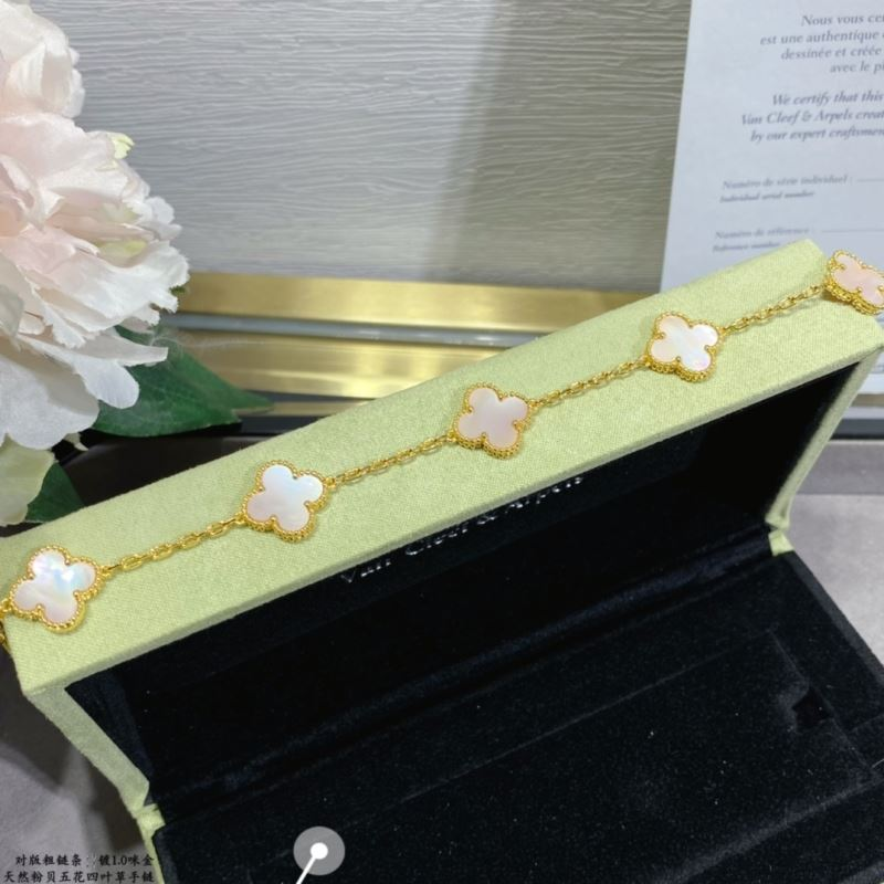 Van Cleef & Arpels Vca Gradient Pink Bracelet Jewelry