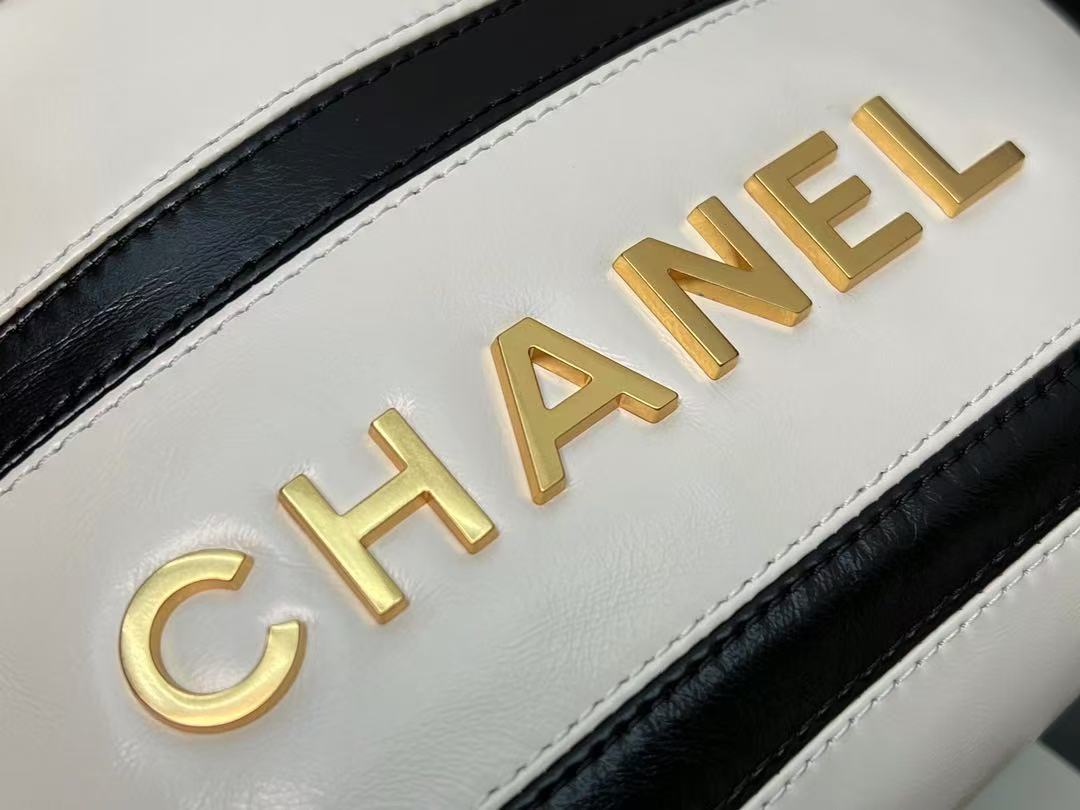 Chanel chain bag shoulder bag