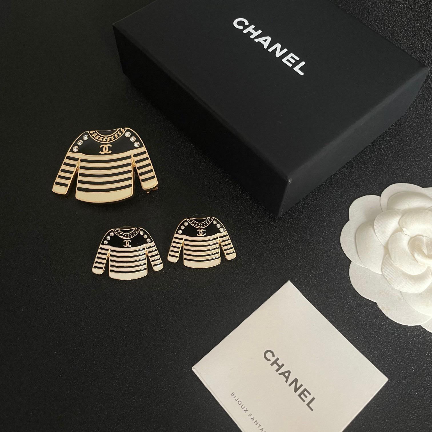 Chanel acrylic striped T-shirt brooch earrings Jewelry