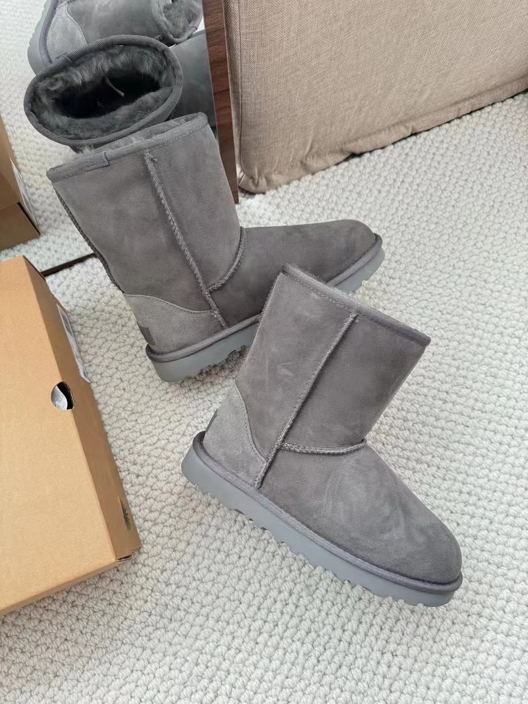 UGG New Classic Basic Style