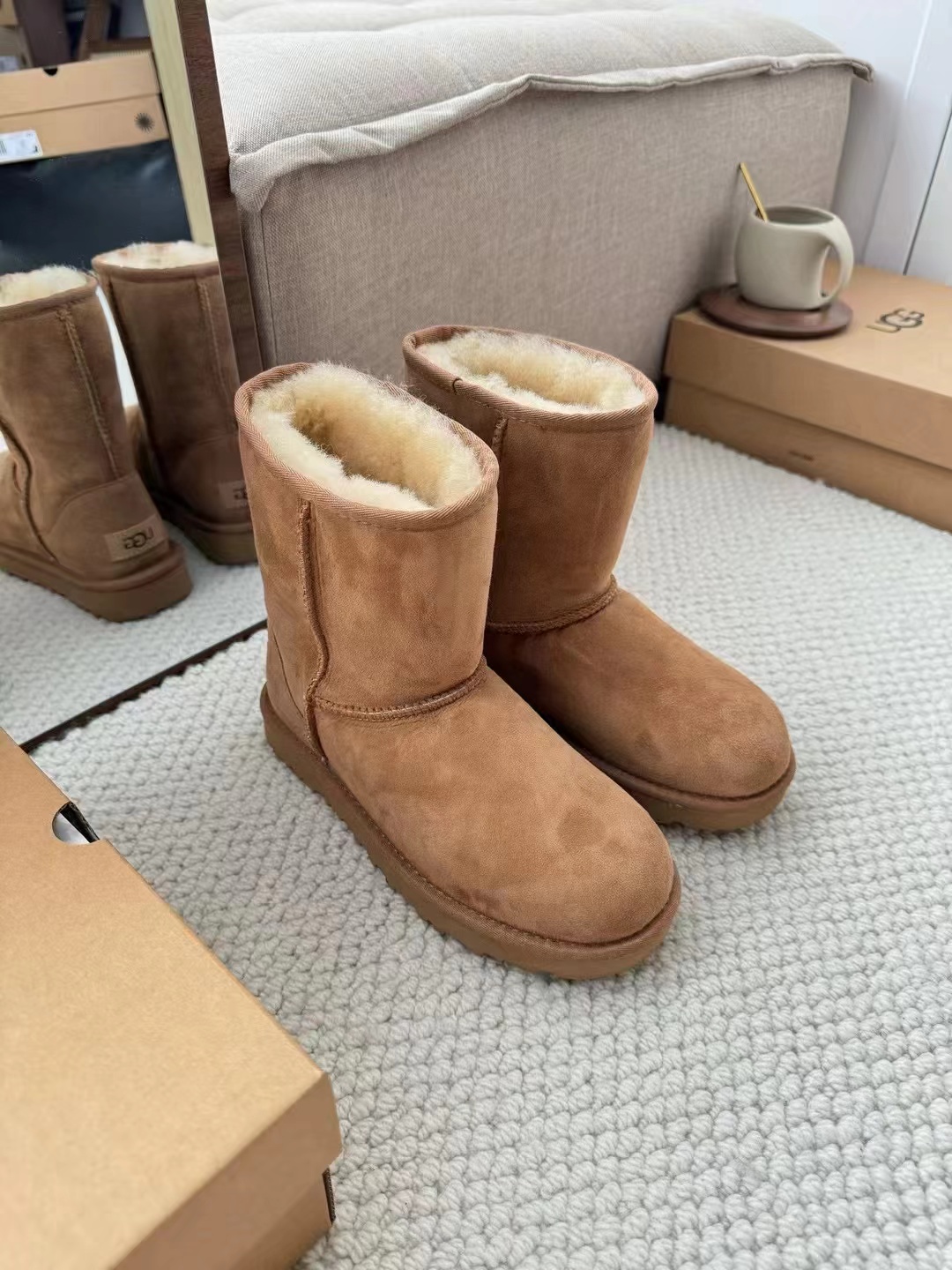 UGG New Classic Basic Style