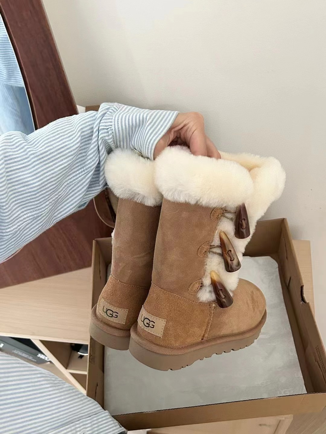 UGG 2024 New Classic Horn-buckle Boots