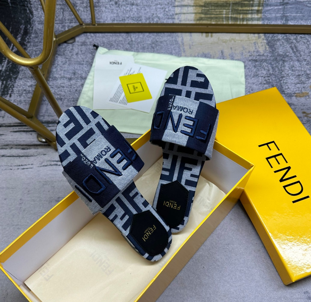 Fendi's new wide decorative striped leather flat canvas slippers