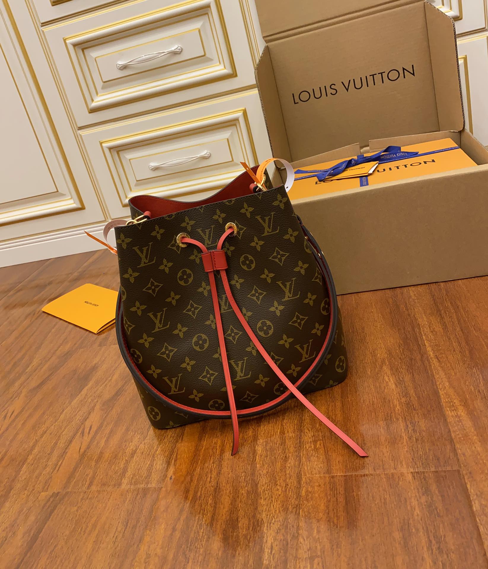 Louis Vuitton NeoNoe MM M44021