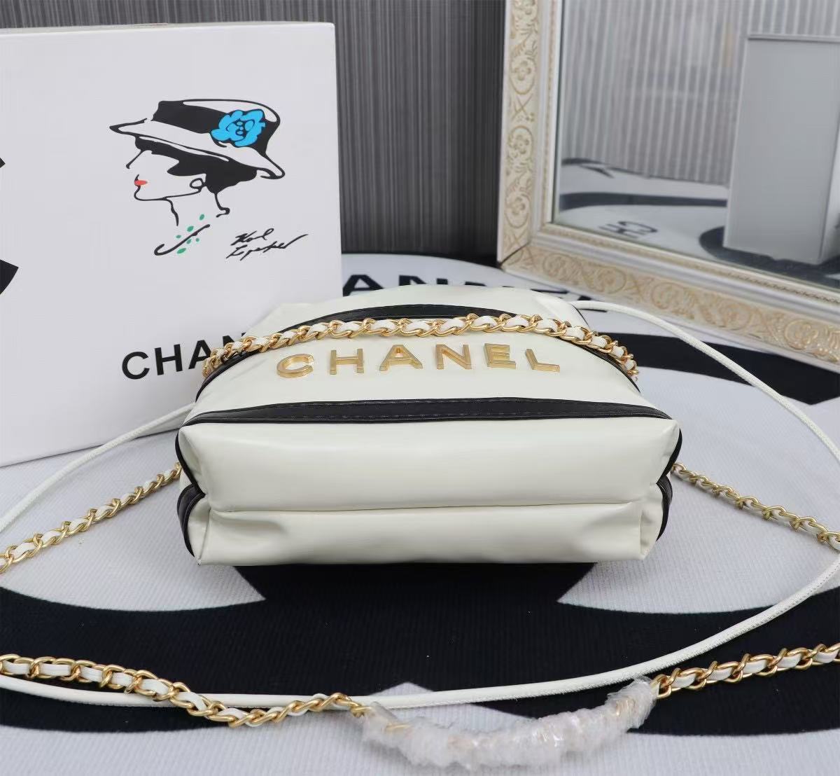 Chanel chain bag shoulder bag