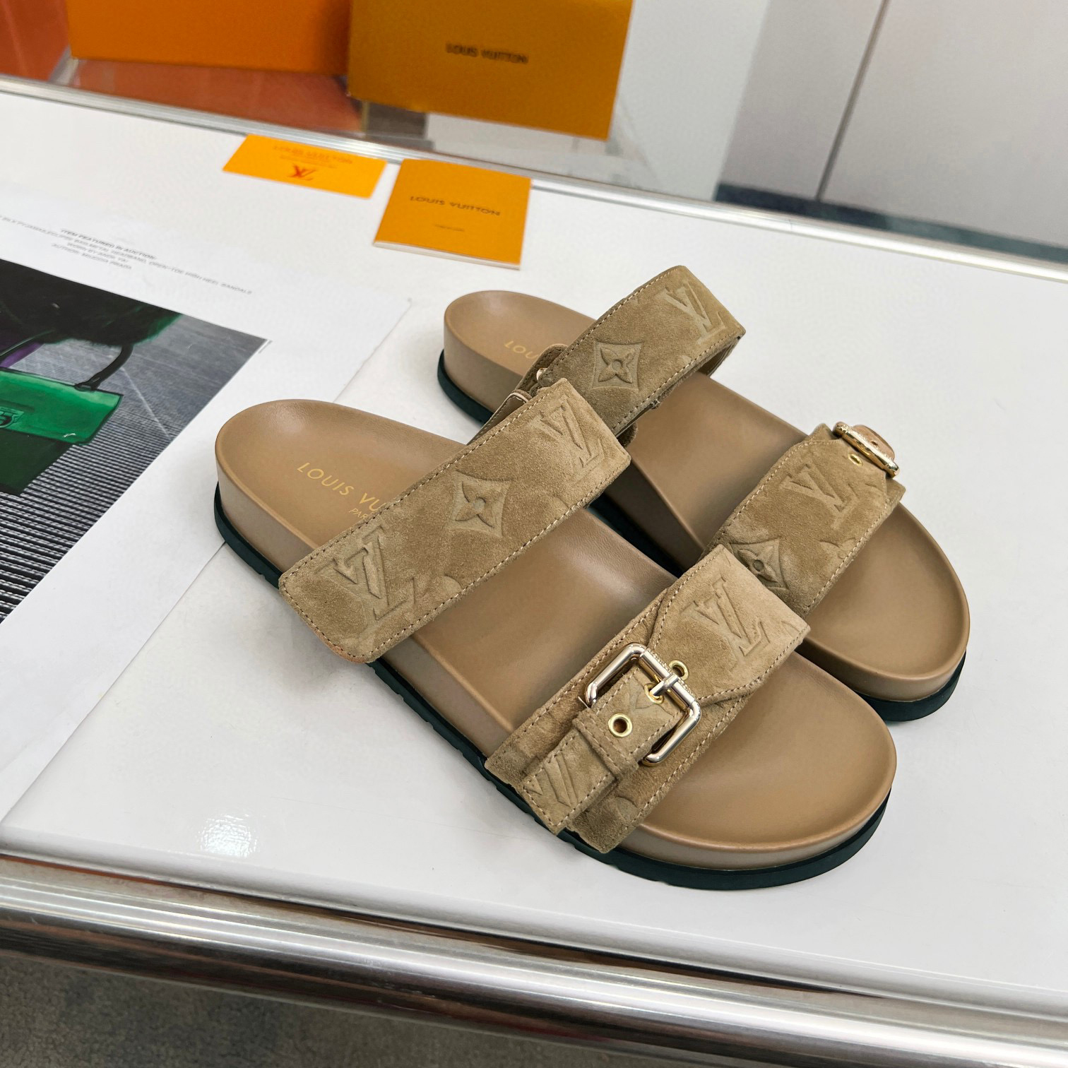 Louis Vuitton LV Bom Dia Fashion Flip-flops Slide Sandal
