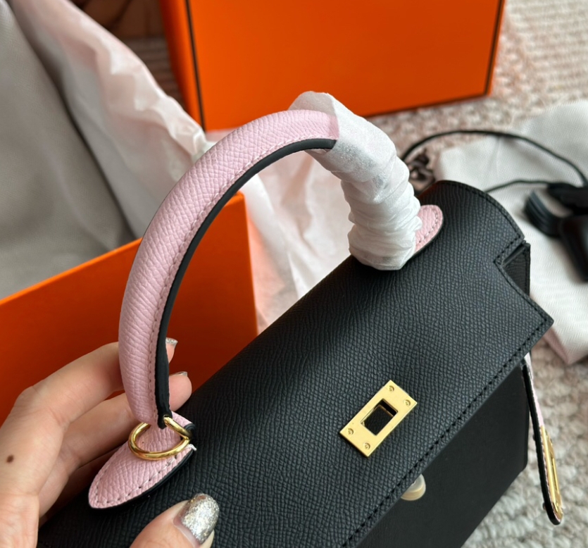 Hermès Kelly bag black and pink stitching