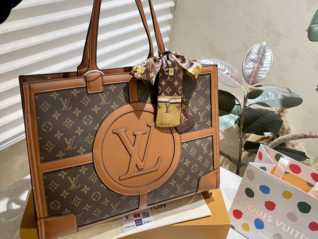 Louis Vuitton Tote bag shopping bag monogram