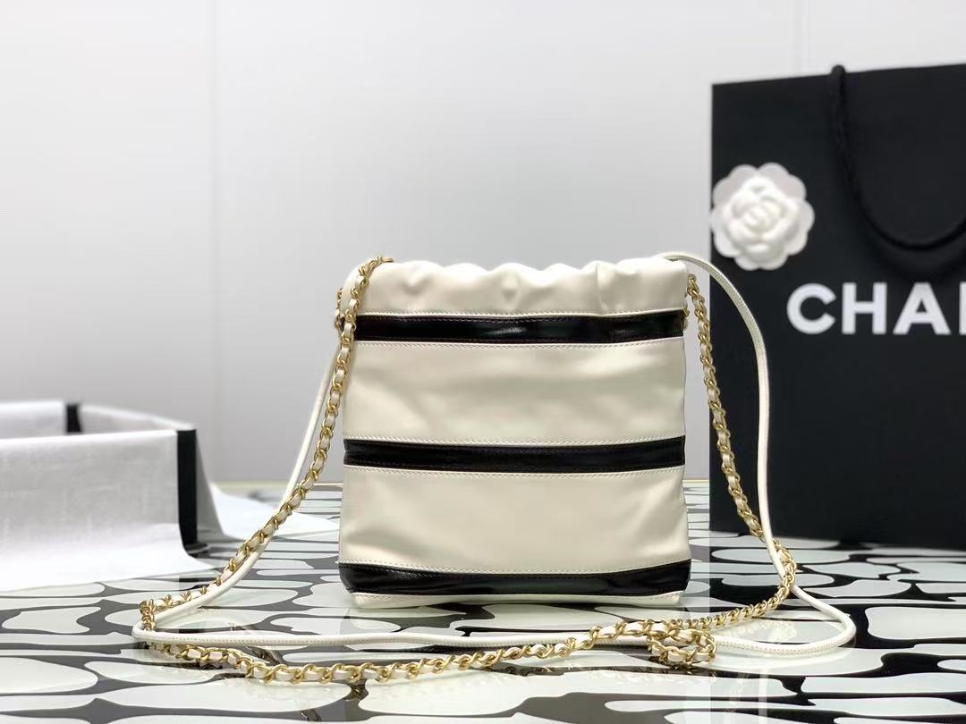 Chanel chain bag shoulder bag