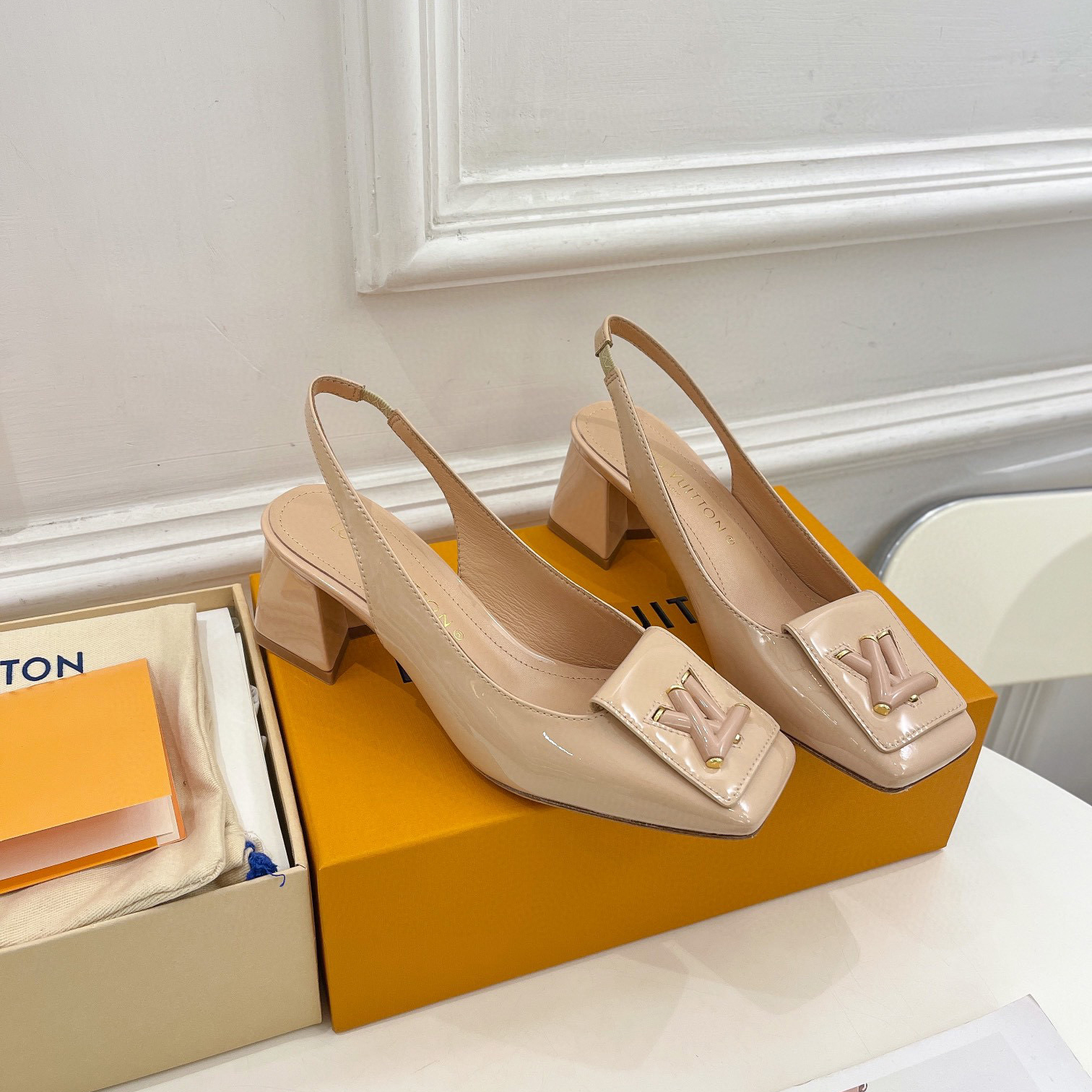 Louis Vuitton LV Half a Pack of Horseshoe Heels Slide Sandal