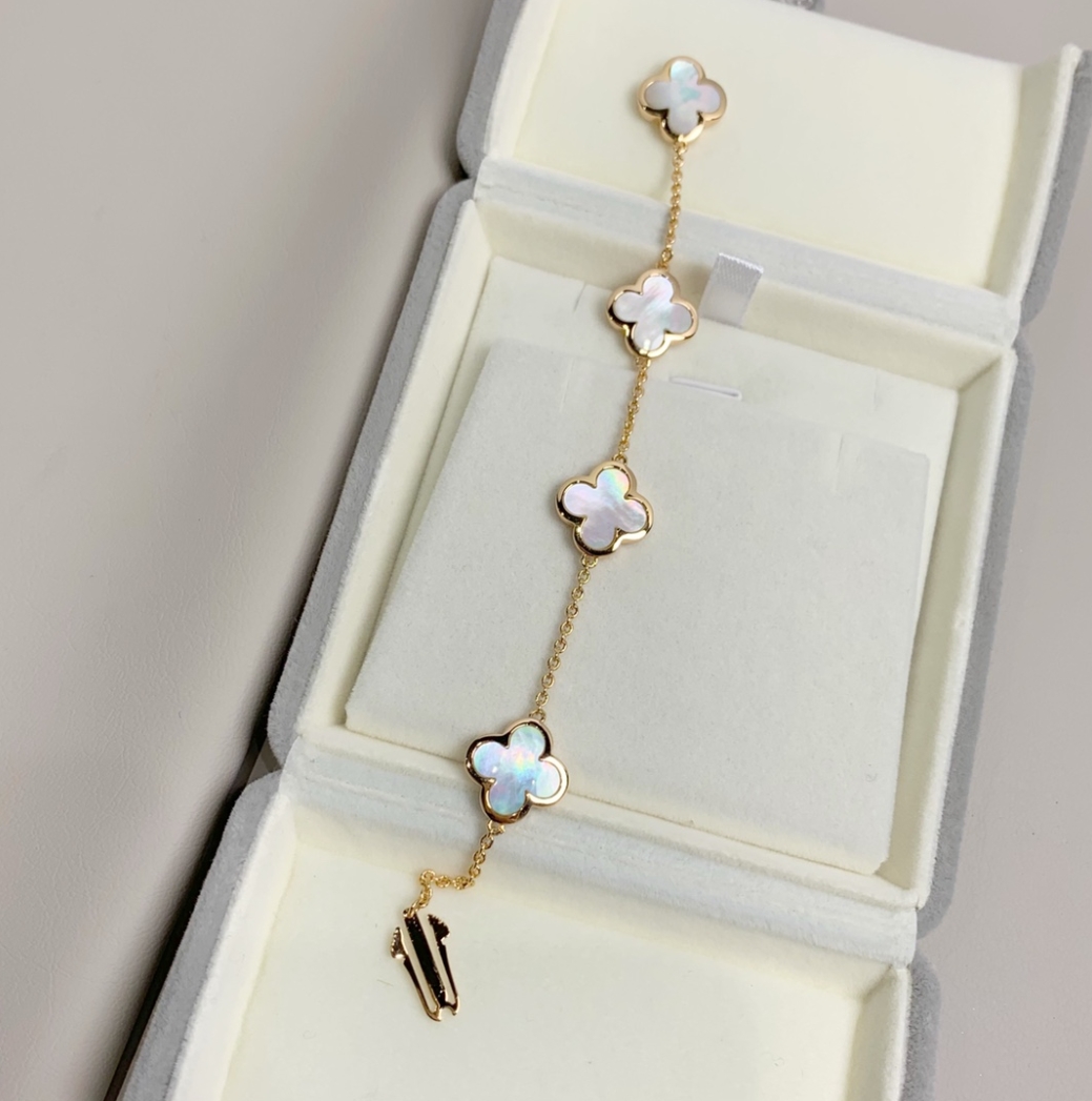 Van Cleef & Arpels new white mother-of-pearl four-flower bracelet rose gold