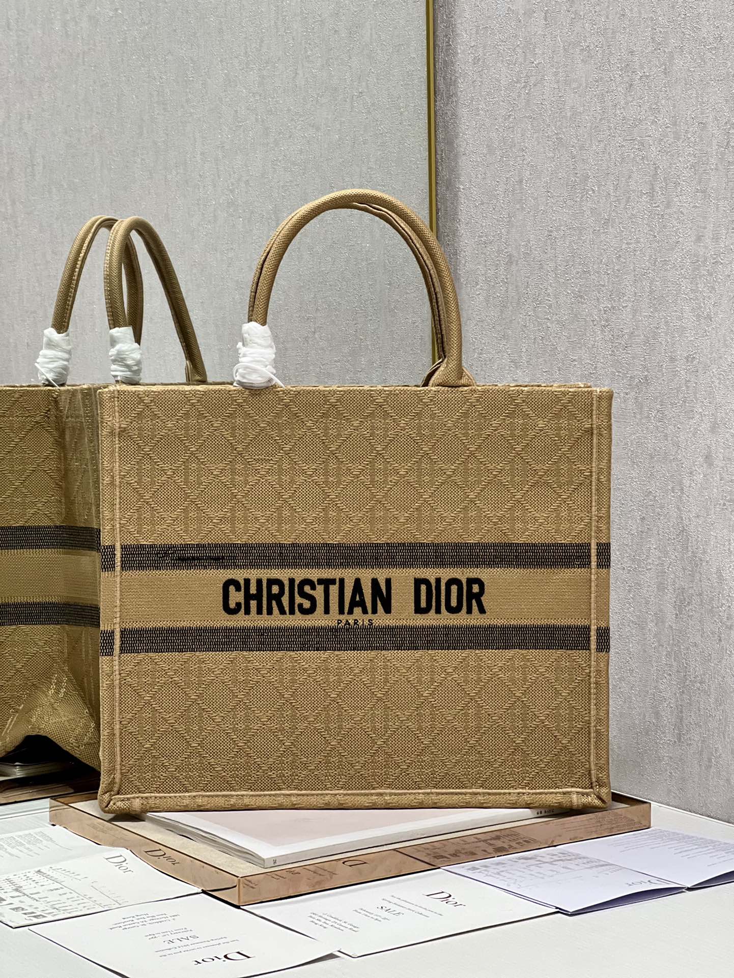 Dior Book Tote Large Natural Cannage Raffia M1286ZSQD_M925