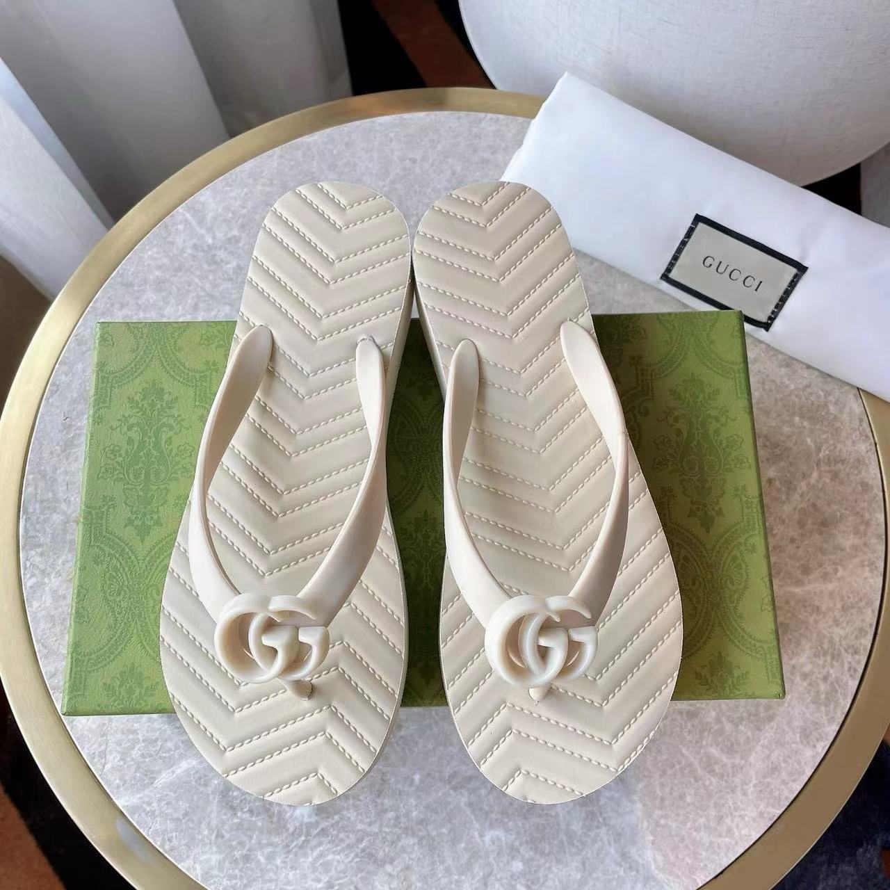 Gucci Shoes V-shaped toe clamp Band drill Slide Sandal