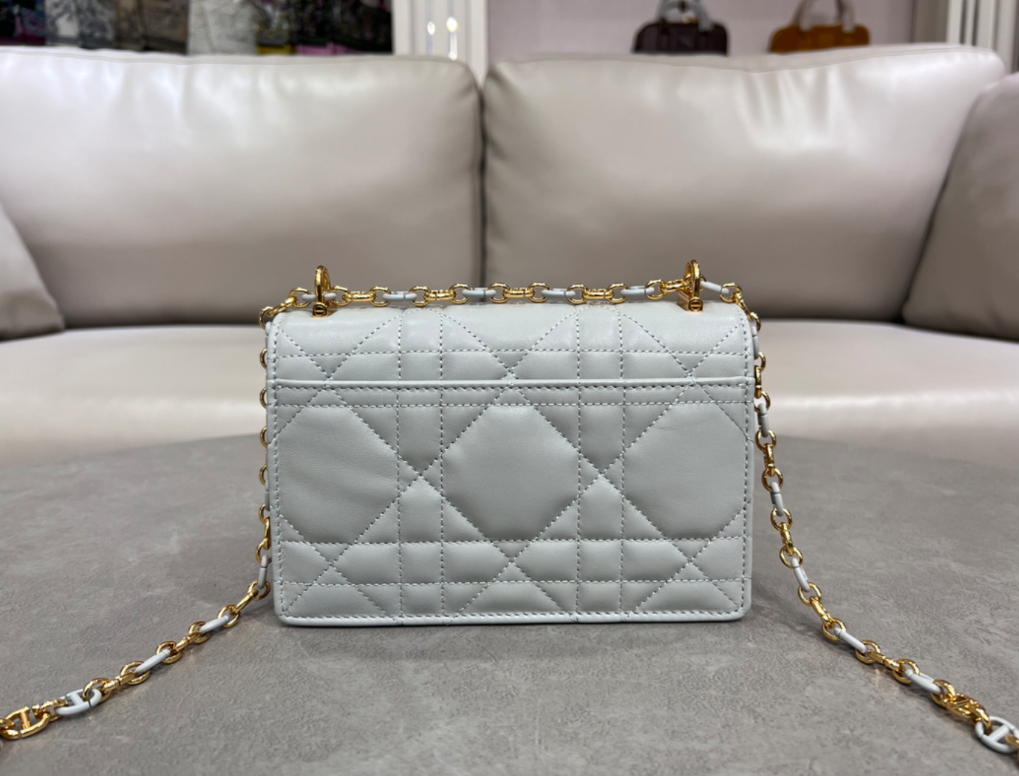 DIOR Cloud And Mist Ash Powder