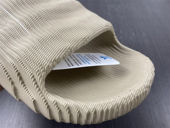 Yeezy Slide new collection