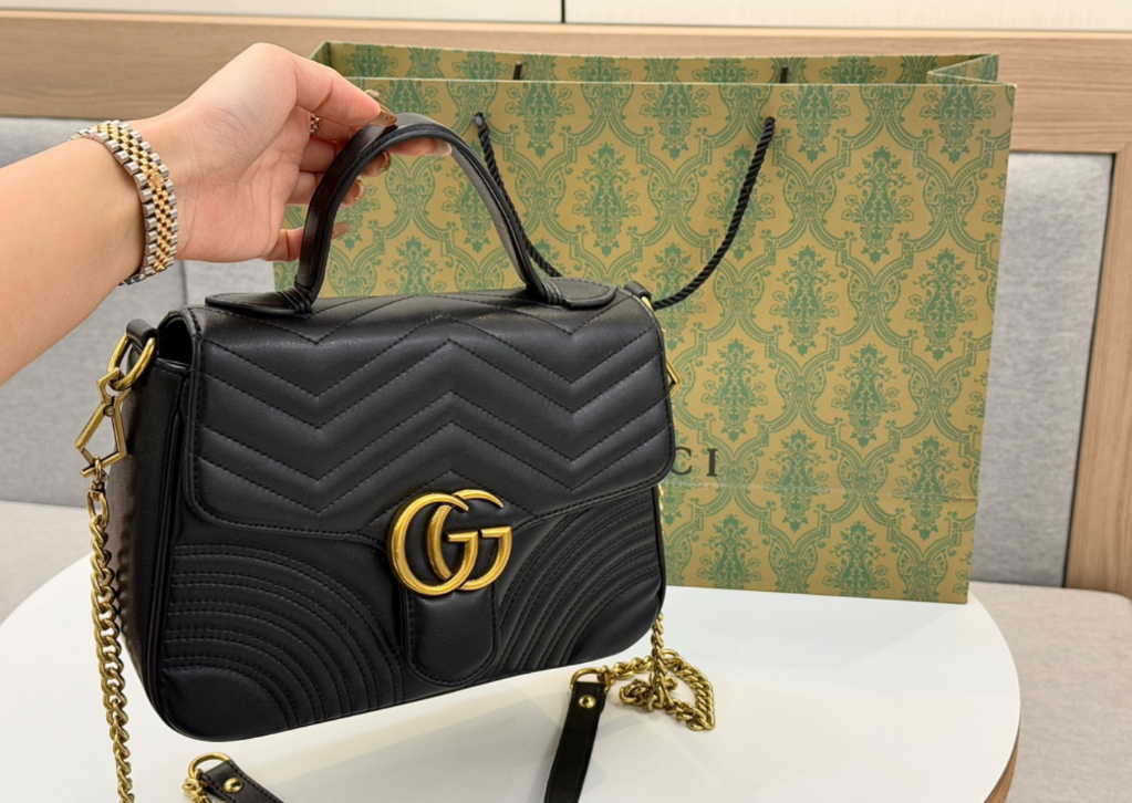 GUCCI Black Warrior Handheld Postman Bag