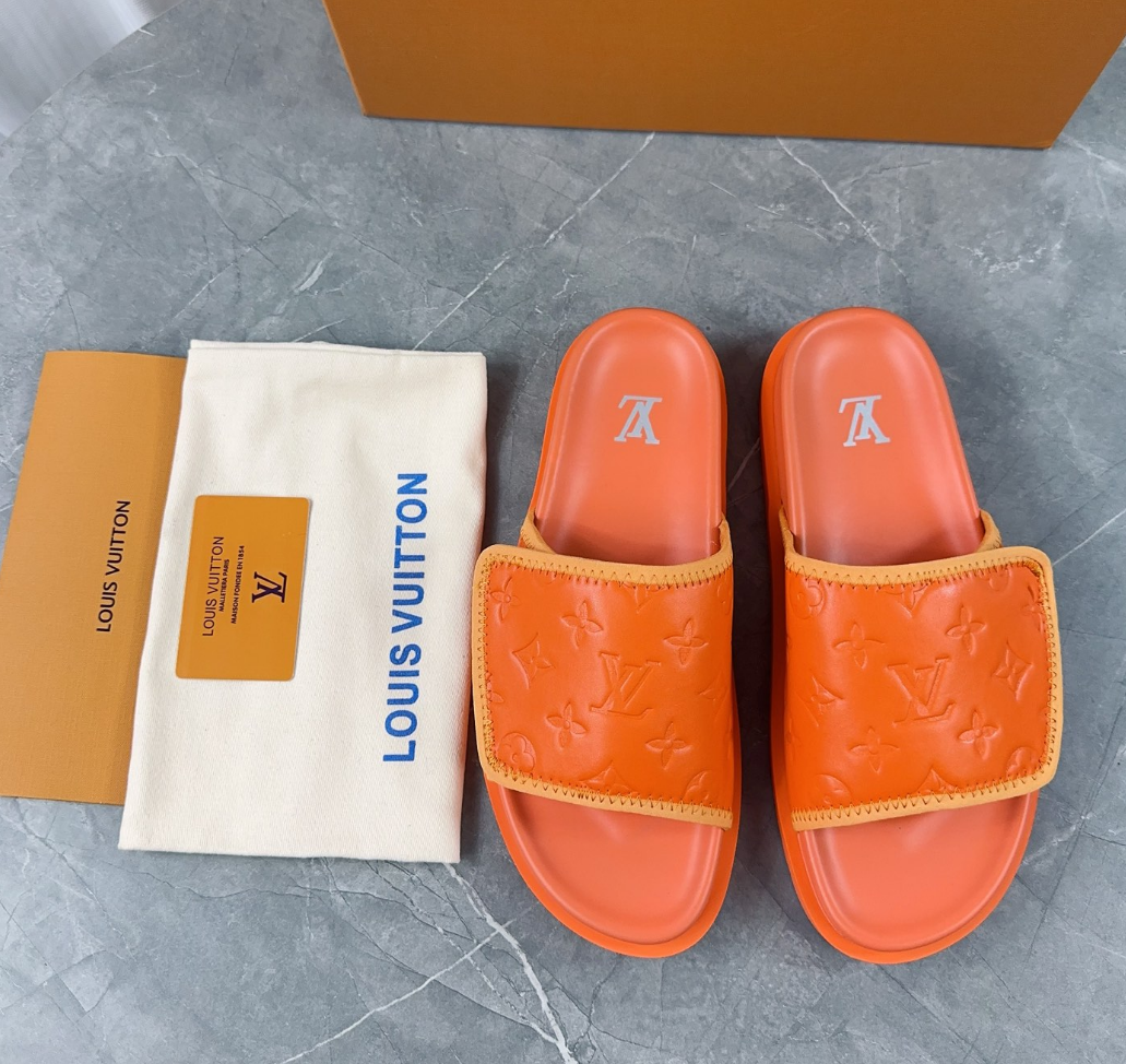 Louis Vuitton Spring and summer new fashionable and beautiful retro orange slippers