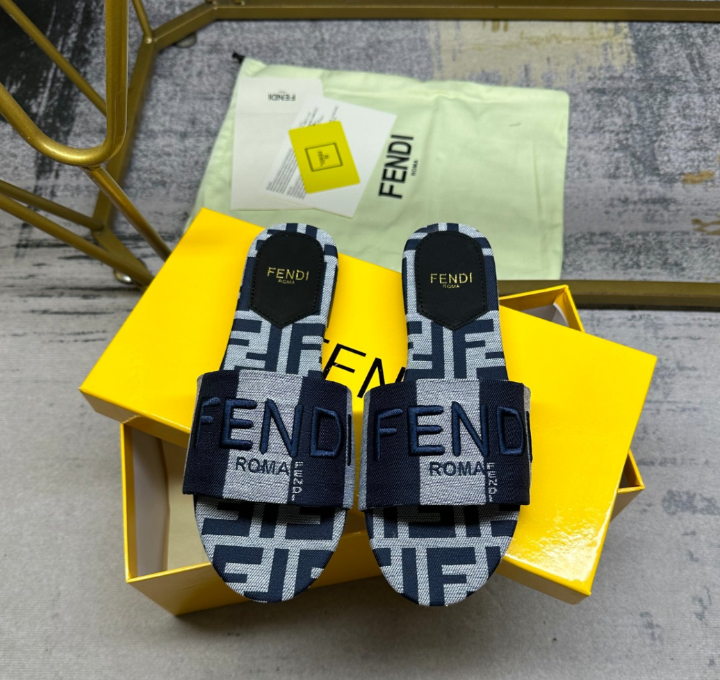 Fendi's new wide decorative striped leather flat canvas slippers