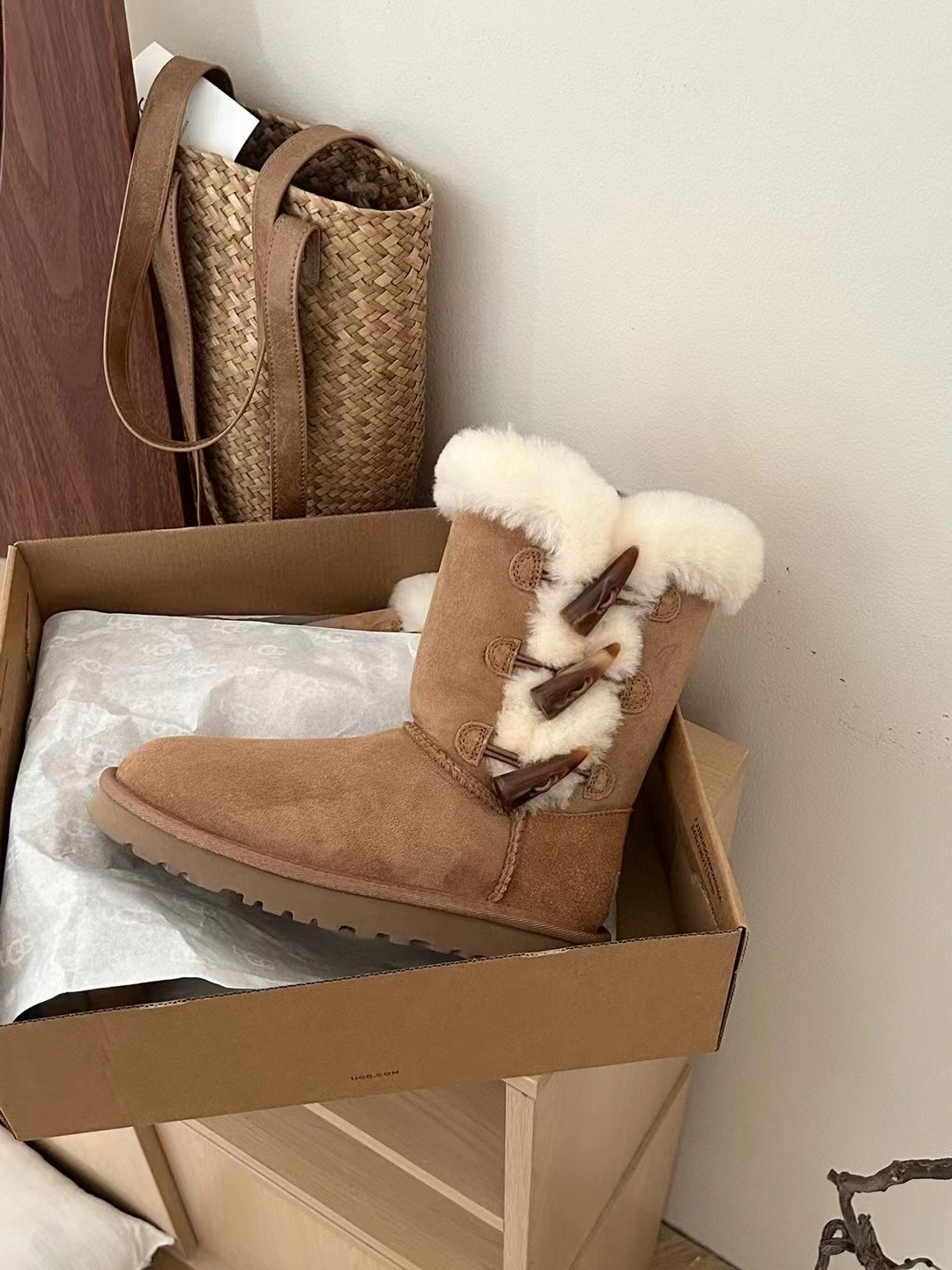 UGG 2024 New Classic Horn-buckle Boots