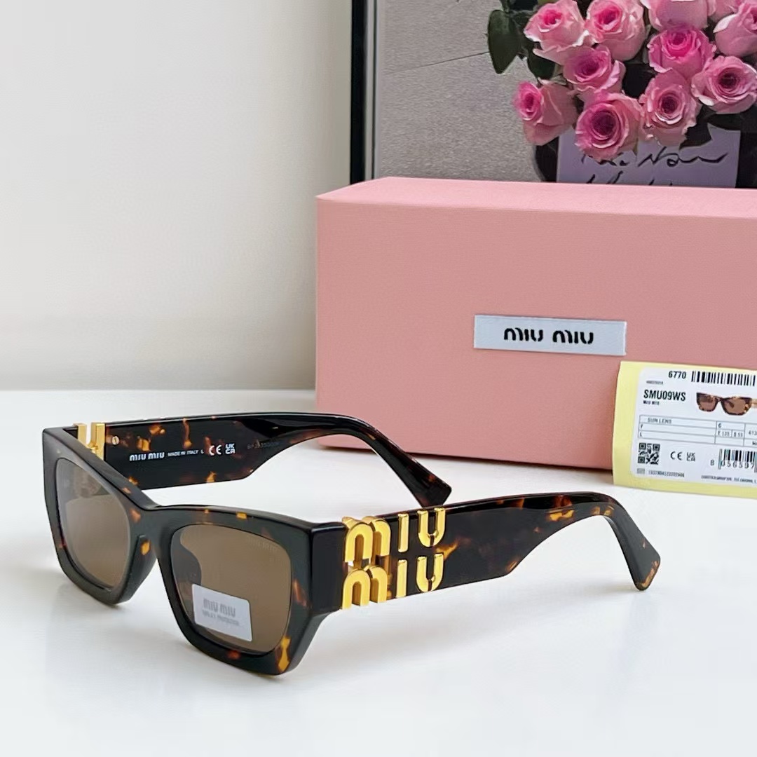 MIU MIU  The Hollow Logo of the Mirror leg Sunglasses Top quality